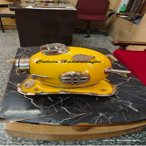 Casco de buceo de aguas profundas de 18 "de Calvin Handicrafts Submarino náutico Estilo azul marino de EE. UU. Amarillo Incluye accesorios para pistola de Lanza - Product Image 1