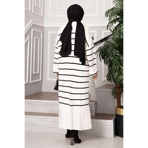 Vestido de punto Camiseta cuello alto rayado crudo - Product Image 1