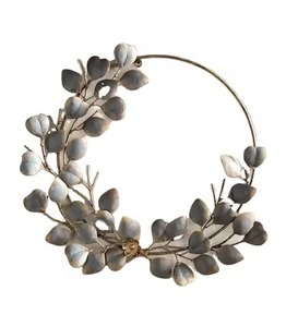 Colgador de corona redondeada de pie de altura ajustable de hojas verdes para puertas delanteras y uso de decoración de árboles de Navidad - Product Image 6