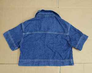 Camisa vaquera de manga corta holgada para mujer con tejido sexy para el verano - Product Image 3