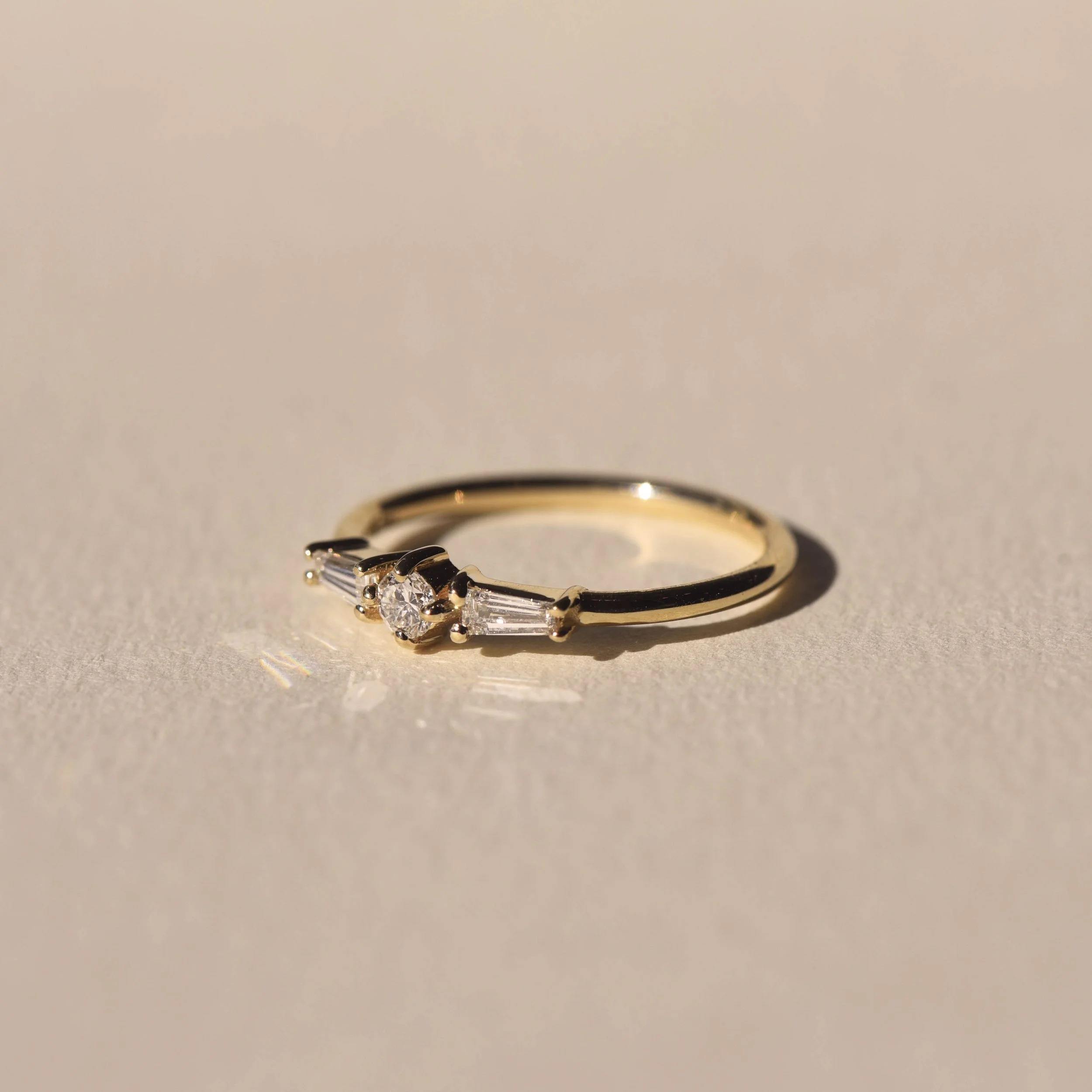 F + (ไม่มีสี)