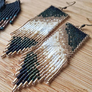 Nuevos pendientes de cuentas elegantes y bordados a mano de calidad superior con accesorios de metal en la parte posterior de RF Crafts - Product Image 6