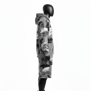 Conjunto de Sudadera con Capucha y Pantalones Cortos de Felpa de Algodón de 320 GSM para Hombre, Suave y de Primera Calidad, en Gris y Negro con Estampado Personalizado y Logotipo Serigrafiado - Product Image 3