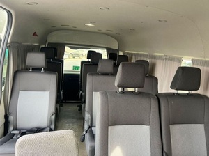 Toyota Hiace GL 3.5L 13 places d'occasion 2023, 282 ch, 6 cylindres, 4x2, essence, transmission automatique, conduite à gauche - Product Image 3