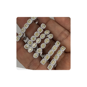 Boucles d'oreilles en or blanc 14 carats avec diamants jaunes et blancs naturels Bijoux élégants en diamant jaune naturel - Product Image 4