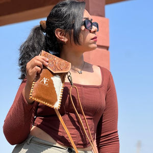 Nouveau design sac à main pour téléphone sac à main véritable fourrure de vachette à frange usinée à la main sculpture sac à bandoulière sacs de petite taille pochette à bracelet sac à bandoulière - Product Image 1