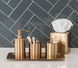 Ensemble de salle de bain en laiton, accessoires traditionnels, alliant le charme vintage à la fonctionnalité moderne de la salle de bain - Product Image 2