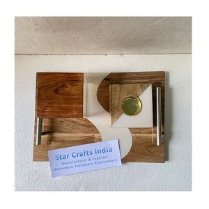 Nouveauté Plateau en bois fait main en résine avec poignée en métal Fabricant de plateau alimentaire en gros Plateaux en bois de luxe pour hôtel et maison - Product Image 3