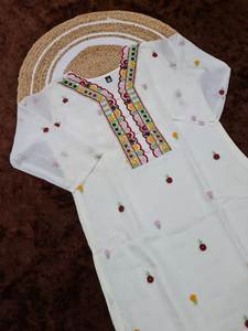 Presentamos un exclusivo set Kurti especial festivo diseñado con telas premium como el rayón suave de seda de muselina pura - Product Image 5