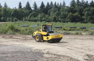 รถบดถนนไดนาแพค BW 213 BVC-5 แบบลูกกลิ้งเดี่ยว มือสอง พร้อมลูกกลิ้งสั่นสะเทือนแบบลูกกลิ้งคู่และเครื่องยนต์ ราคาดีที่สุด - Product Image 4