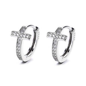 Orecchini a Cerchio con Croce in Oro 14K e Cristalli Autentici, Eleganti Orecchini a Perno con Cristalli - Product Image 2