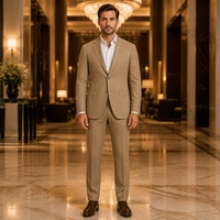 Costume homme camel beige, simple boutonnage, deux boutons, revers cranté, poche plaquée avec surpiqûres, doublure satinée, costumes d'affaires sur mesure