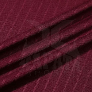 Uniforme de football personnalisé de haute qualité, couleur personnalisée, adultes, 100% polyester, respirant, séchage rapide, léger, manches courtes, noms d'équipe et logos personnalisés - Product Image 6