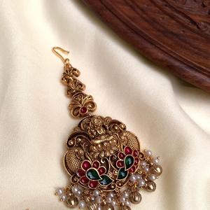 Tikka de style traditionnel pour accessoires de mariage, finition dorée, tendance pour femmes et filles - Product Image 1