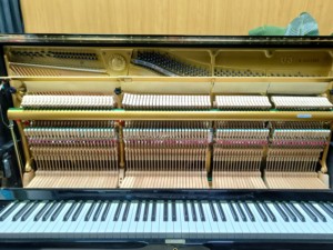 Piano Vertical Yamaha U3A Usado, Calidad Japonesa, Rendimiento Profesional, Listo para el Escenario, Sonido Claro y Potente U3 - Product Image 5