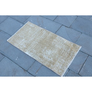 พรมตุรกีโบราณขนาดเล็ก 1.6x3.1 ฟุต สีเบจขาวลายดอกไม้ ทำจากขนสัตว์ - Product Image 2