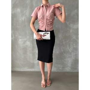 Blusa Rosa Pastel con Escote Fruncido para Mujer Topshow - Camisa de Moda al por Mayor - Product Image 3