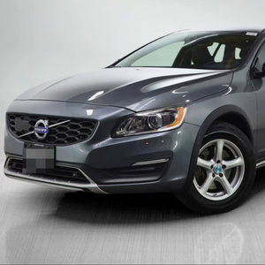 V60 Cross Country T5 Platinum 2016 Usado con Poco Kilometraje, con un Potente Rendimiento del Motor y Asientos Confortables - Product Image 1