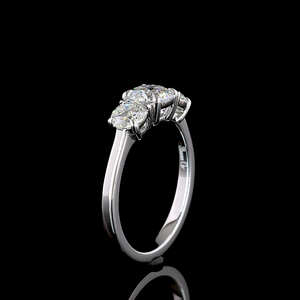 แหวนมอสซาไนต์ทรงกลมคุณภาพสูง 1.59 กะรัต ทอง 14k ประดับเพชรสามเม็ด รับสั่งซื้อจำนวนมาก ขายส่งออนไลน์ ผู้จัดจำหน่ายส่งออก - Product Image 1