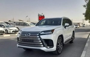 Lexus LX 600 2025 Blanco Brillante, Usado, Asientos de Cuero, Sistema de Navegación, Arranque Remoto, Volante a la Izquierda, Rines de Aleación R19, Techo Solar - Product Image 2