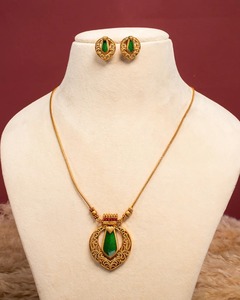 Conjunto de Joyería Chapada en Oro de Alta Calidad con Diseño Tradicional del Templo del Sur de la India para Bodas, Estilo Maharani, Joyería para Mujer - Product Image 3