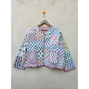 Veste d'hiver en coton réversible à col en V pour femme, style bohème artisanal, écologique, design unique en patchwork matelassé - Product Image 1