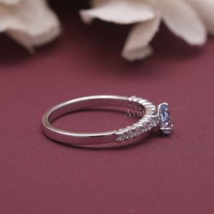 Anillo de Compromiso con Diamante Cultivado en Laboratorio, Corte Pera, Certificado por IGI, Oro Blanco/Rosa y Amarillo de 9K, Media Eternidad, Pavé, Solitario - Product Image 3