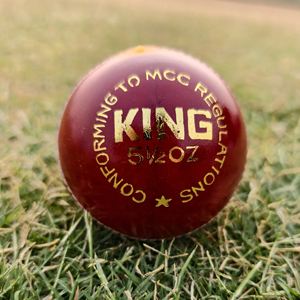 Ballon de cricket en cuir rouge cousu à la main pour match et entraînement - Product Image 1