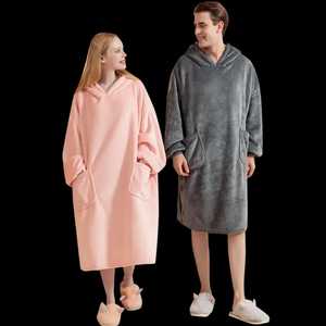 Sweat-shirt à capuche surdimensionné personnalisé en usine pour femmes, confortable, en polaire sherpa, couverture à capuche pour adultes avec manches - Product Image 4