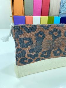 Pochette cosmétique de luxe en toile de coton à motif imprimé personnalisé Nouvelle collection de luxe avec trousse de maquillage à fermeture éclair à la mode pour femmes - Product Image 4