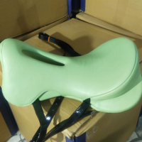 Selle d'endurance anglaise BLUHORSE Avia de qualité supérieure, durable, avec sangles en PVC attrayantes, arceau en fibre, modèle Speedo BH-894 Setzi 18" PU