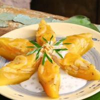 Cuisine vietnamien de haute qualité, savoureux gâteau banane à la vapeur avec noix de coco (banh chuoi hap) vacances