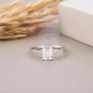 Anillo de Plata 925 con Moissanita Corte Esmeralda, Banda Pavé, Estilo Solitario, Diseño Clásico y Elegante, Joyería Brillante, Idea de Regalo para Mujer - Product Image 2