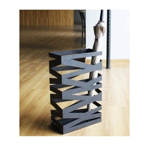 Paragüero Clásico de Metal con Elegante Estructura de Acero, Apto para Hogares, Restaurantes, Cafeterías y Espacios Interiores - Product Image 2