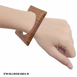 Brazalete Cuadrado de Madera Oscura, Accesorio Artesanal para la Muñeca Pulido a Mano, Brazalete Boho de Estilo Arquitectónico Moderno - Product Image 6