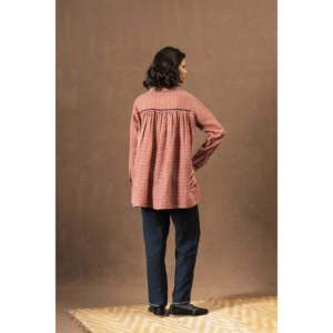 Camisa DVE DEVESHI Tejida a Mano 100% Lino con Patrón a Cuadros Carmesí - Product Image 3