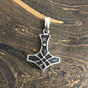 Pendentif Symbole en Argent Sterling Forme Marteau Style Antique Oxydé Fait Main Unisexe Léger Bijou pour Usage Quotidien - Product Image 1