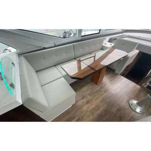 Yate Deportivo Cruisers Yachts 60 FLY 2022, con Motor Interior, para Paseos Turísticos, Pesca y Transporte, con Construcción Soldada Resistente - Product Image 3