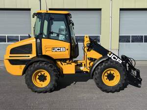 Chargeuse sur pneus JCB 409 Agri SV 2020 avec moteur Caterpillar Stage V et pompe Kawasaki à haut débit pour travaux agricoles et en cour. - Product Image 3