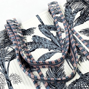 Sac fourre-tout en toile matelassé en coton réversible gris et blanc, tendance, écologique, léger, avec fermeture éclair, poches intérieures, pour voyage - Product Image 4