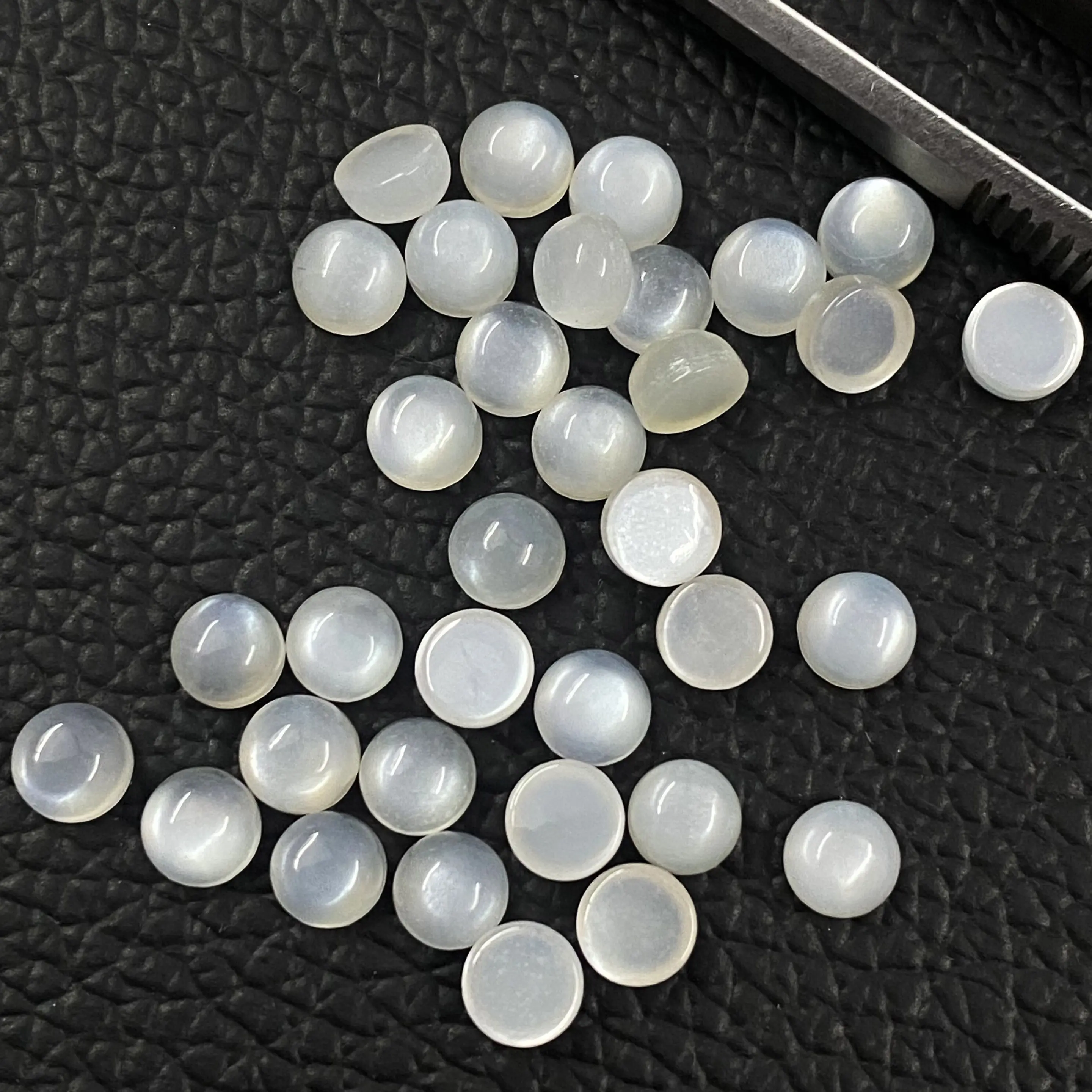 Cabochons ronds en pierre de lune blanche uniques en ligne à prix de gros Pierres précieuses en vrac de qualité supérieure 9mm pour la bijouterie fine