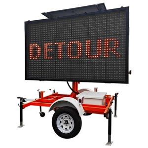 Panneaux de signalisation routière LED sur remorque, alimentés par énergie solaire, à matrice complète, grand panneau d'affichage à messages variables en acier galvanisé - Product Image 2