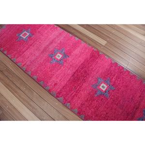 พรมวินเทจ Herki ขนาดเล็ก 2.6x9 ฟุต (80x273 ซม.) พรมลายเรขาคณิตสีชมพูแบบตุรกี - Product Image 2