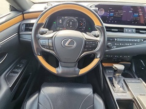 Coche de lujo con volante a la izquierda usado 2019 Lex-us - Product Image 2