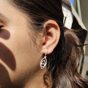 ต่างหูเงินโกเมนน้ำหนักเบาของขวัญคริสต์มาสที่ดีที่สุดสำหรับงานปาร์ตี้ในโอกาสเทศกาล - Product Image 4