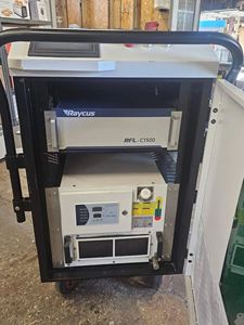 Venta caliente 100W Máquina de limpieza láser de fibra portátil Nueva condición para la eliminación de óxido de acero inoxidable y aluminio - Product Image 6