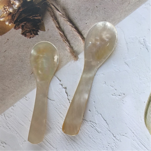 Cuillère à caviar en nacre naturelle Couverts faits à la main pour une expérience culinaire élégante et un service gastronomique - Product Image 1