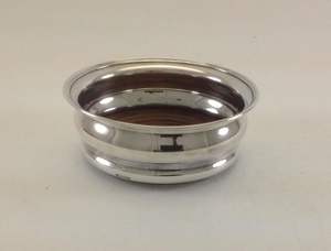 Sous-verre industriel en métal pour bouteilles de vin, idéal pour les cuisines loft, cafés, brasseries, bars, protège les tables en métal, bois et béton - Product Image 5