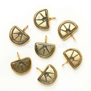 เครื่องประดับคริสตัลแร่ไพไรต์ธรรมชาติสลักรูปผลไม้สีส้มเครื่องประดับคริสตัลบำบัดสีทอง14x10มม. จี้อัญมณีไพไรต์จากผู้ผลิต - Product Image 1