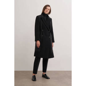Chaqueta Negra de Invierno con Cintura Fruncida y Detalle de Botones - Product Image 2